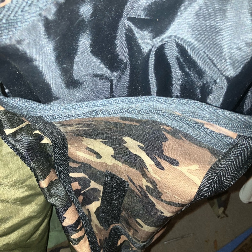 LeSportSac designer brand camo expandable cross body shoulder bag courier purse - Picture 6 of 13